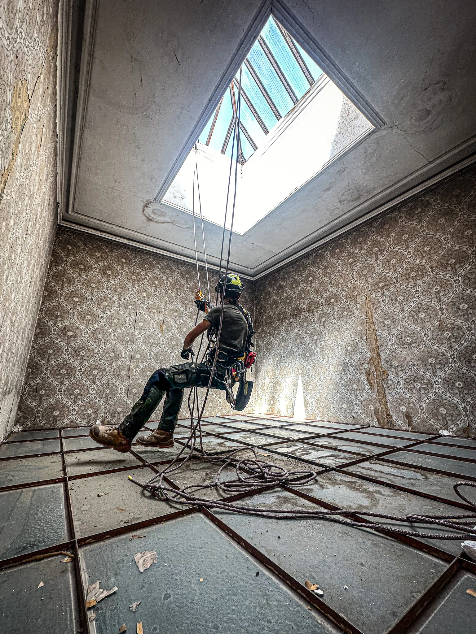 Intervention de cordistes MS Access pour tom cruise style chez DEANNE ET RICHARD BARRETT à Castillon la Bataille (bâtiment) – 2